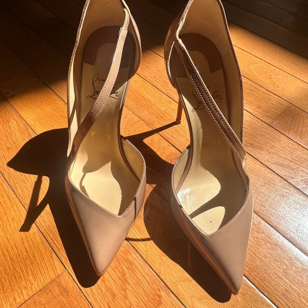 Christian Louboutin nude heels - Picture 1 of 6